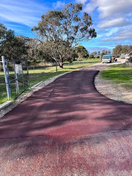 Red crushed asphalt driveway: photo 2