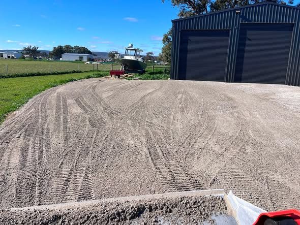 Fresh crushed concrete driveway: photo 7