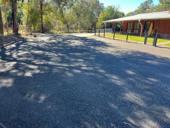 Recycled asphalt driveway and hardstand: photo 4