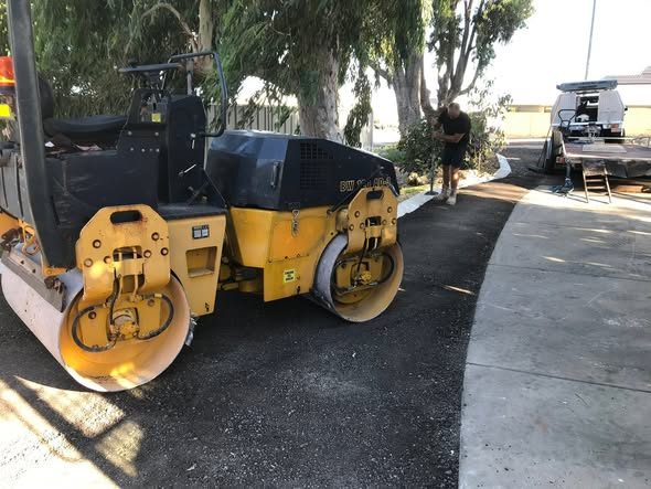 Driveway add-on in recycled asphalt: photo 1