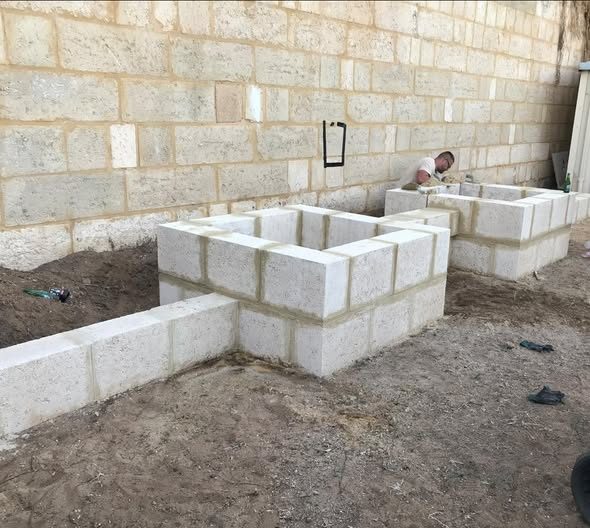 Raised garden beds and seating: photo 1