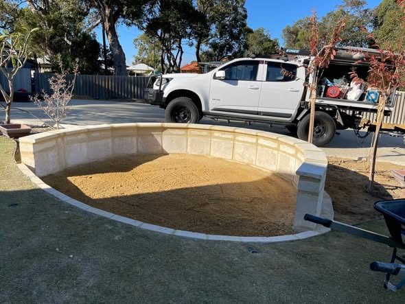 Fire pit seating area: photo 3