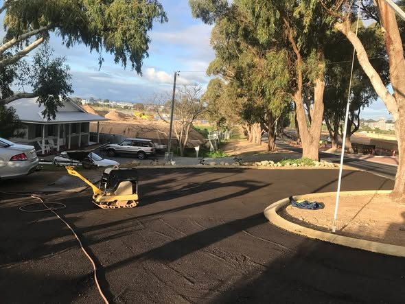 Recycled asphalt driveway: photo 2