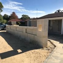 Limestone block privacy wall: photo 1